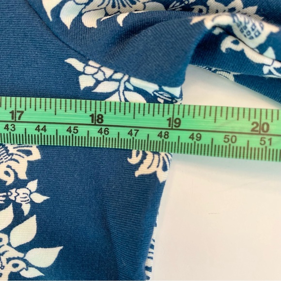 Ann Taylor 3/4 Sleeve Floral Blue Ivory Rayon Stretch Shirt Top Size Medium NWT - Picture 5 of 9